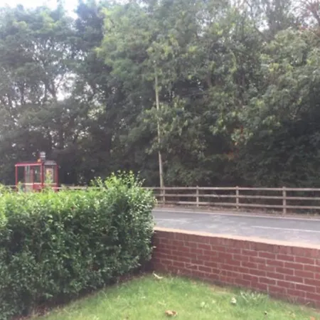 Homestay Luxurious, Private Attic Bedroom & Modern En-suite Leeds (West Yorkshire)